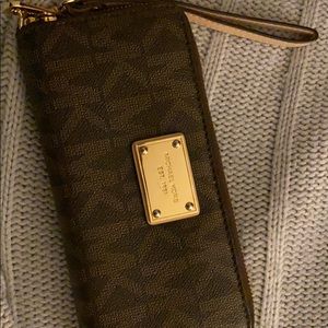 Michael Kors Wallet/ Wristlet